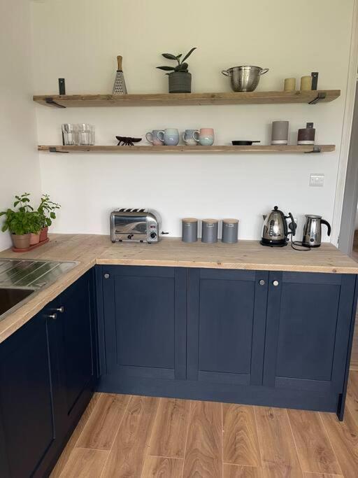 Stylish Apartment With Stunning Views Chislet エクステリア 写真